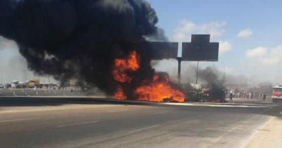 السيطرة على حريق فى سيارة ملاكي بمنطقة أبو الجود بالأقصر دون مصابين 