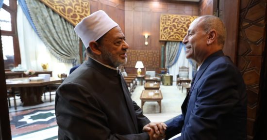 محافظ القاهرة يزور الإمام الطيب ويثمن دور الأزهر فى نشر الدعوة والحفاظ عليها