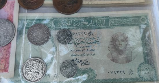 السحتوت والمليم.. هنا أقدم العملات المصرية والأجنبية بسوق الاثنين في الغربية