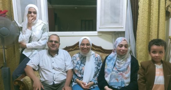 ابن الوز عوام.. بنت المنوفية الأولى على الثانوية علمى علوم والدها طبيب وشقيقها فى خامسة طب.. ندى رمضان: حمدنا ربنا وصلينا وخدت ماما بالحضن.. وسألتحق بكلية الطب البشرى.. والدتها: أغمى عليا من الفرحة.. فيديو وصور