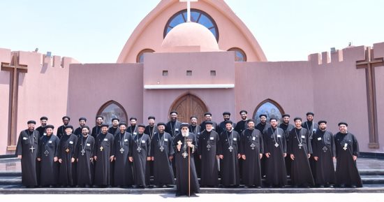 البابا تواضروس الثانى يلتقى الكهنة الجدد فى دورة التدبير الكنسى