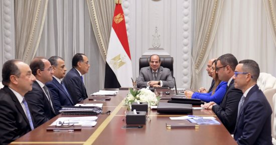 الرئيس السيسى يشدد على أهمية السعي الجاد لتحويل مصر إلى مركز صناعى