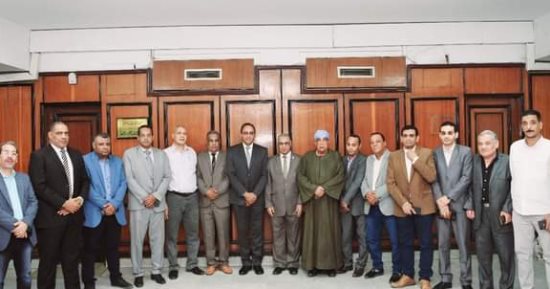 محافظ قنا يستقبل وفدا من الاتحاد المحلى لنقابات عمال قنا والأقصر