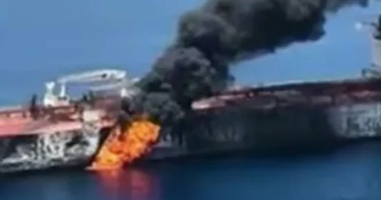 تفاصيل استهداف الحوثيين مدمرتين أمريكيتين شمالى البحر الأحمر.. فيديو