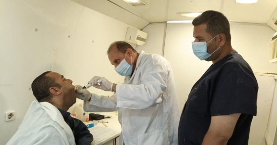 الكشف الطبى على 1401 مواطنا خلال قافلة طبية بقرية كوم اللوفى بالمنيا