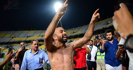 "قاضية قفشة" تتوج الأهلى بطلا للدورى