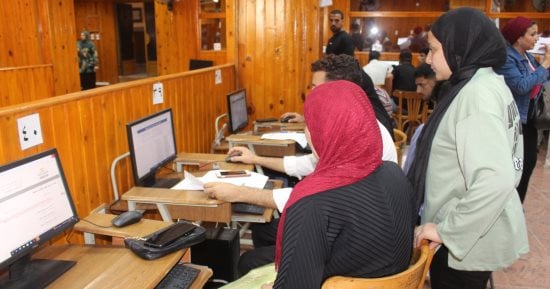 إقبال كبير من طلاب المرحلة الأولى لتسجيل الرغبات بمكتب تنسيق جامعة المنصورة