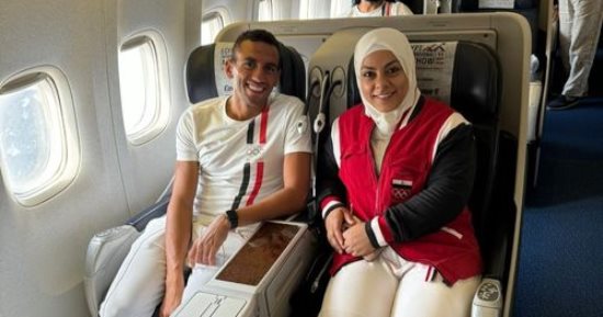 شاهد.. أحمد الجندي وسارة سمير فى طائرة العودة من باريس بعد إنجاز الأولمبياد
