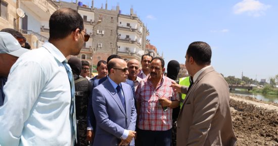 محافظ كفر الشيخ يتفقد أعمال إنشاء كورنيش وممشى بحر تيرة بالحامول .. صور