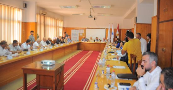 جامعة كفر الشيخ: مائدة نقاش لتحسين توافق خريجي الجامعة مع احتياجات سوق العمل