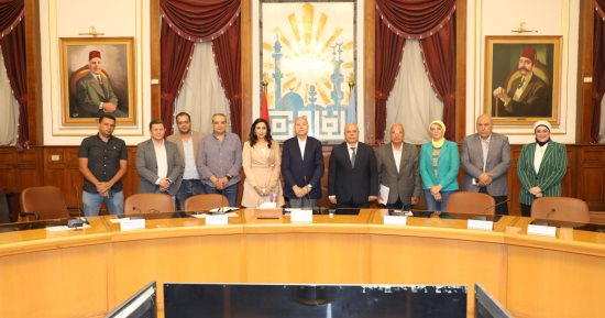 محافظ القاهرة: تيسيرات لاستكمال مشروعات شبكات تحسين خدمات الاتصالات والإنترنت
