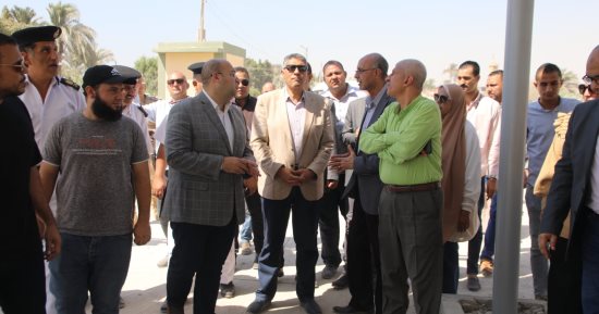 محافظ الجيزة لرئيس جهاز السرفيس: سحب ترخيص السير من أى سائق غير ملتزم بالأجرة