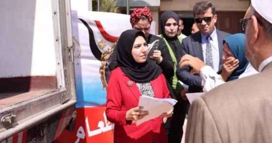 نائب محافظ دمياط تتسلم 2 طن لحوم من الأوقاف لتوزيعها على الأسر الأكثر احتياجا