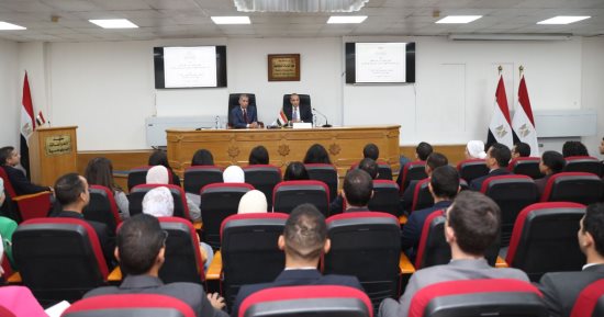 وزير الخارجية يلتقى الدفعة الجديدة من الملحقين الدبلوماسيين