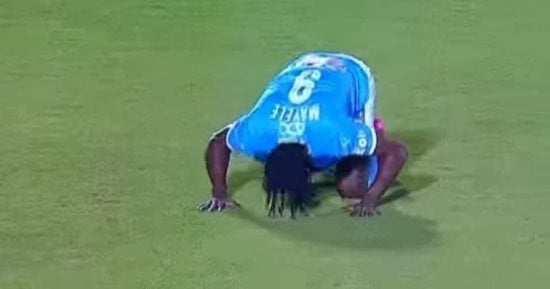 فيستون ماييلى مهاجم بيراميدز يعتنق الإسلام