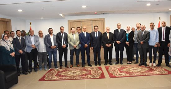 وزير الصحة يستعرض مبادرة 100 يوم صحة مع مجلس أمناء القاهرة الجديدة