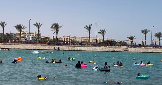 شواطئ العائلات بالغردقة كاملة العدد.. بـ20 جنيها صباحا و10 جنيهات مساء.. فيديو