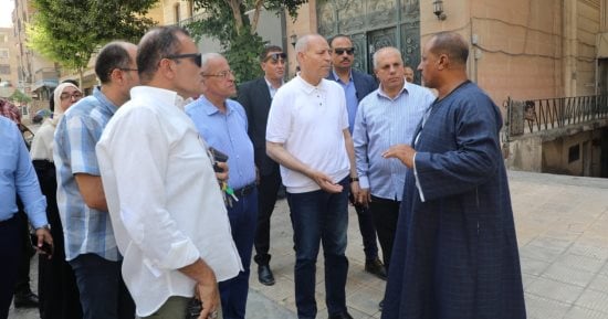 محافظ القاهرة يحيل مسئولين عن بناء عقار مخالف للتحقيق ويوجه بإزالة 4 أدوار