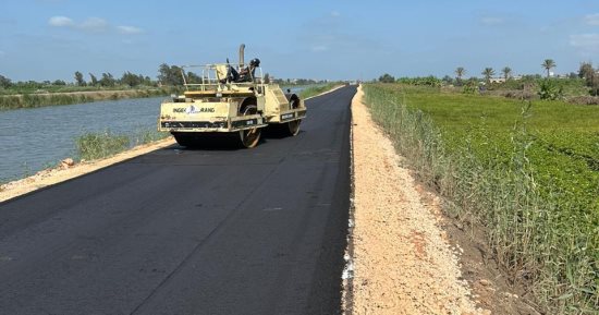 رصف طريق ساسون بالبحيرة بتكلفة مليون و500 ألف جنيه