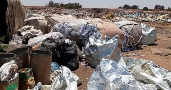 حملة مفاجئة على مواقع جمع وفرز مخلفات المصانع فى بلبيس بالشرقية