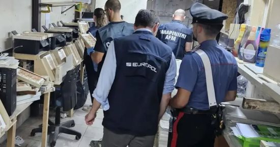 اعتقال مزور أوراق نقدية من اليورو فى إيطاليا