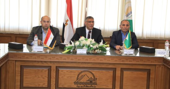 محافظ الجيزة لمسئولى الأحياء والمراكز: دوركم رفع مستوى الخدمات للمواطنين