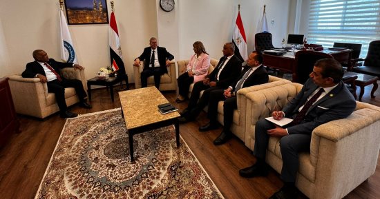 كريم بدوى يلتقى وفد نقابة العاملين بقطاع البترول