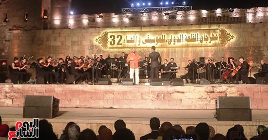 على الحجار يفتتح حفله بمهرجان القلعة بأغنية المال والبنون