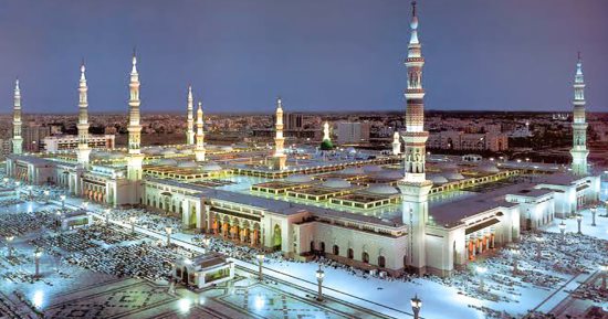 Heavy rain in the courtyard of the Prophet’s Mosque in Medina.. Video – Youm7