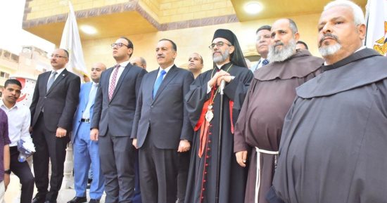 محافظ أسيوط يزور دير السيدة العذراء بدرنكة للتهنئة بالليلة الختامية للصيام 