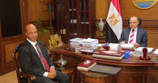 محافظ كفر الشيخ لـ"اليوم السابع": رضاء المواطن ومحاربة الفساد أولوية والتعدى على الأراضى الزراعية خط أحمر.. ويؤكد: إنشاء 3 مصانع لتدوير المخلفات..ونعمل على تحفيز المزارعين لشراء قش الأرز لمكافحة السحابة السوداء
