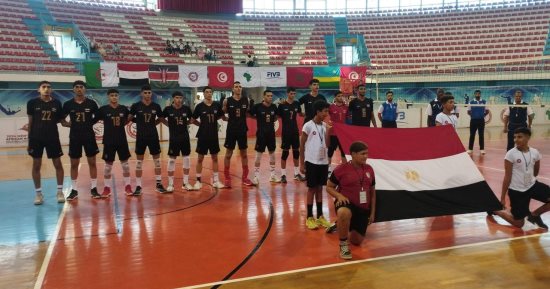 منتخب ناشئى الطائرة  أمام الجزائر فى بطولة أفريقيا