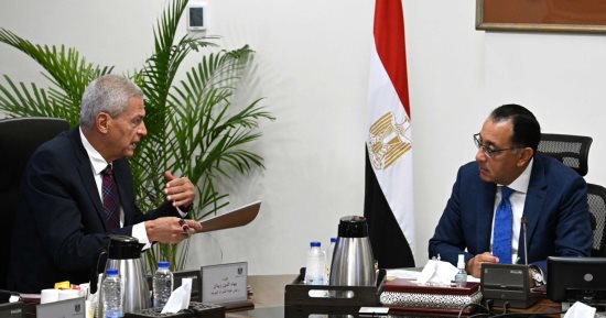 رئيس الوزراء يتابع مع رئيس هيئة الشراء الموحد عددا من ملفات العمل