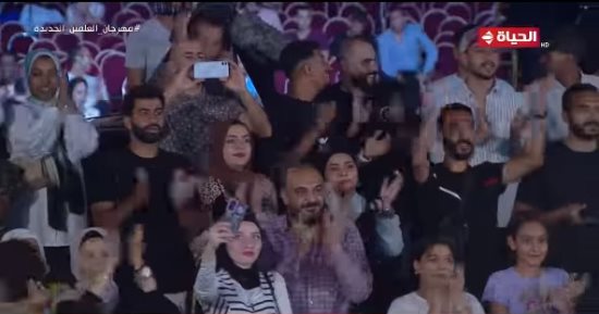 لؤى يغنى "دقات قلبى" على تصفيق الجمهور فى حفله بمهرجان القلعة.. فيديو