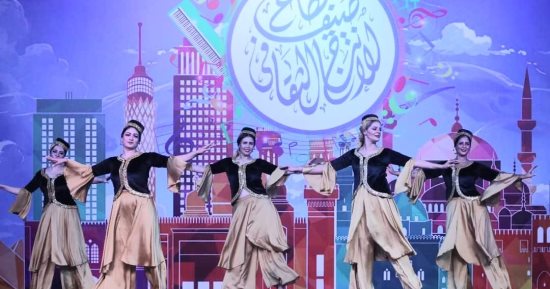 فرقة رضا تتألق على مسرح ساحة الهناجر.. صور
