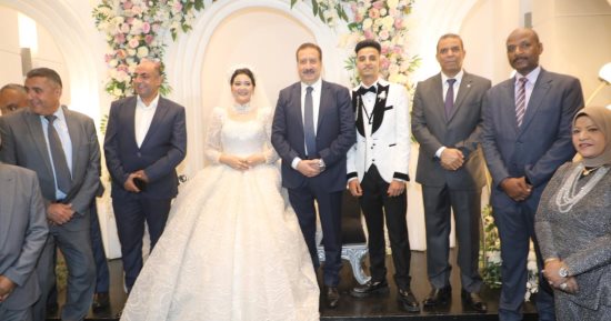 محافظ المنوفية يشارك عروسين يتيمين حفل زفافهما 