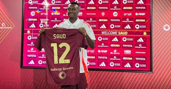سعود عبد الحميد يرتدي القميص رقم 12 مع روما