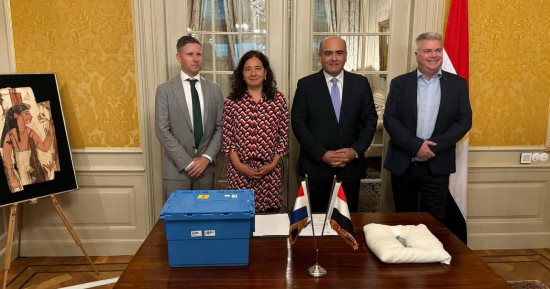 سفارة مصر فى هولندا تسترد 3 قطع أثرية 