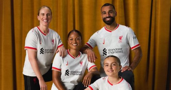 محمد صلاح يشارك فى إعلان ليفربول عن قميصه الثالث بالموسم الجديد.. صور