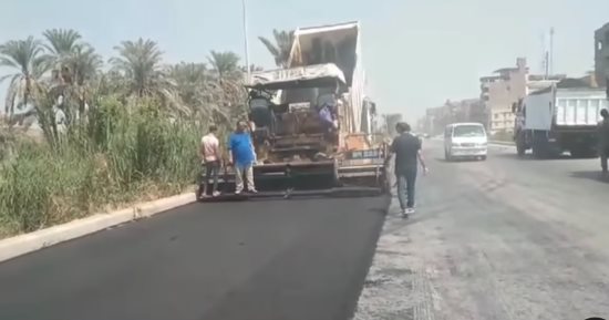 محافظة الجيزة تنشر فيديو لأعمال رصف طريق الطرفاية البطيء بالبدرشين