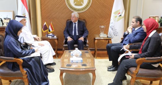 وزير التعليم العالى يبحث مع السفير القطرى سبل التعاون المشترك بين البلدين