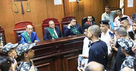 عصام صاصا يوقع على مذكرة استئنافية على الحكمين الصادرين ضده