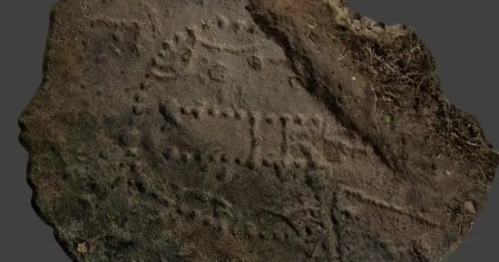 اكتشاف لوحة منحوتة فى الصخر للعبة الطاولة تعود إلى العصر البرونزى