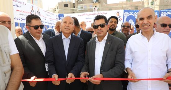 محافظ القاهرة ووزير الرياضة يفتتحان ملعبا خماسيا بمركز شباب السواح بالزيتون