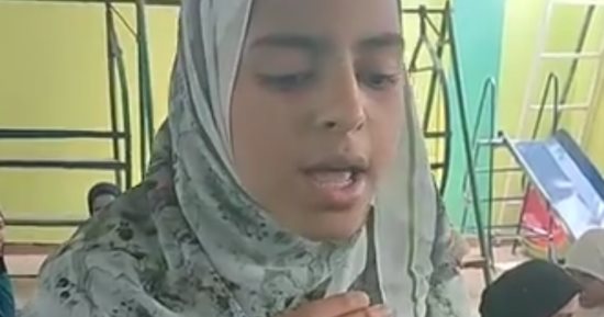 صوت ملائكى.. منة الله تبدع فى تلاوة القرآن بيوم السرد القرآنى بأسيوط.. فيديو