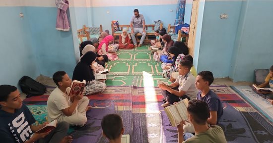 أكبر تجمع للأطفال في يوم السرد القرآنى للأزهر بالمدرسة القرآنية بالأقصر.. فيديو