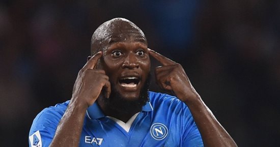 لوكاكو يسجل ونابولى ينتصر على بارما 2-1 بالوقت القاتل فى الدورى الإيطالى