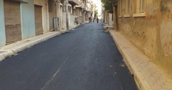رصف عدد من شوارع حى شرق أسيوط ضمن خطة المحافظة لرفع كفاءة وصيانة الطرق