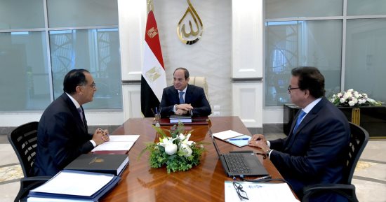 توجيهات رئاسية مهمة.. الرئيس السيسى يوجه بسرعة إنهاء تطوير 30 مستشفى و500 مركز طبي بمحافظات المرحلة الثانية بالتأمين الصحى الشامل.. وضم 8.5 مليون منتفع من تكافل وكرامة والعمالة غير المنتظمة