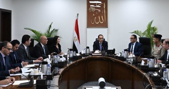 رئيس الوزراء يعقد اجتماعا بشأن تحديد المناطق الأكثر احتياجا بالجمهورية